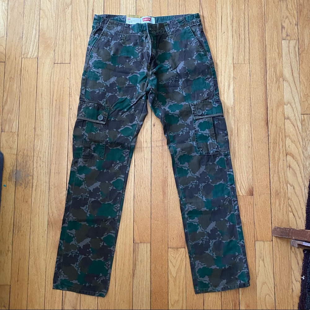 Brand New Levi’s Slim Cargo pants